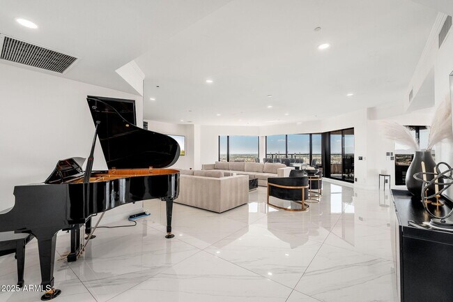 Building Photo - 1040 E Osborn Rd