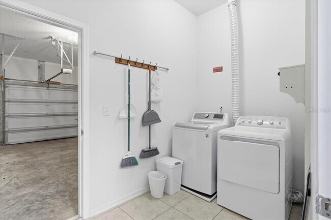 Building Photo - 605 Golden Lake Loop