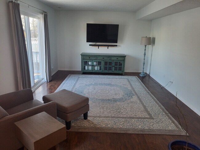 Building Photo - 104 Windsor Ct