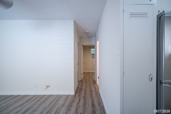 Building Photo - $2,100 / 2br - 2BED 1 BATH CONDO ON KAPIOLANI BLVD