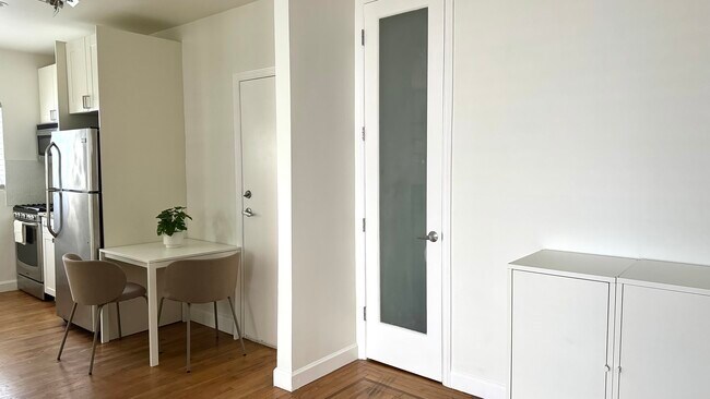Building Photo - Beachgardens Condo - Unit 8