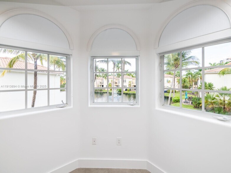 Building Photo - 20729 NE 32nd Ave