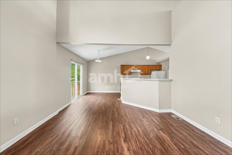 Building Photo - 368 Evergreen Cir