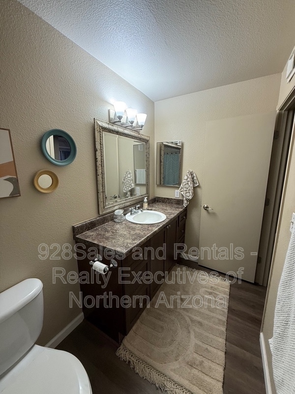 Building Photo - 1385 W University Ave