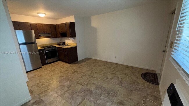 Building Photo - 2400 SW 42nd Ave
