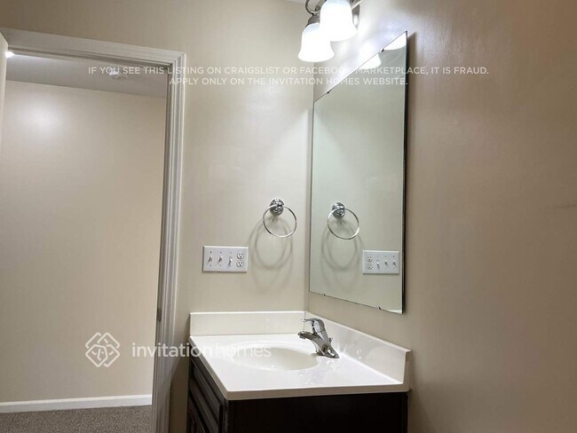 Building Photo - 2504 Blue Moss Dr