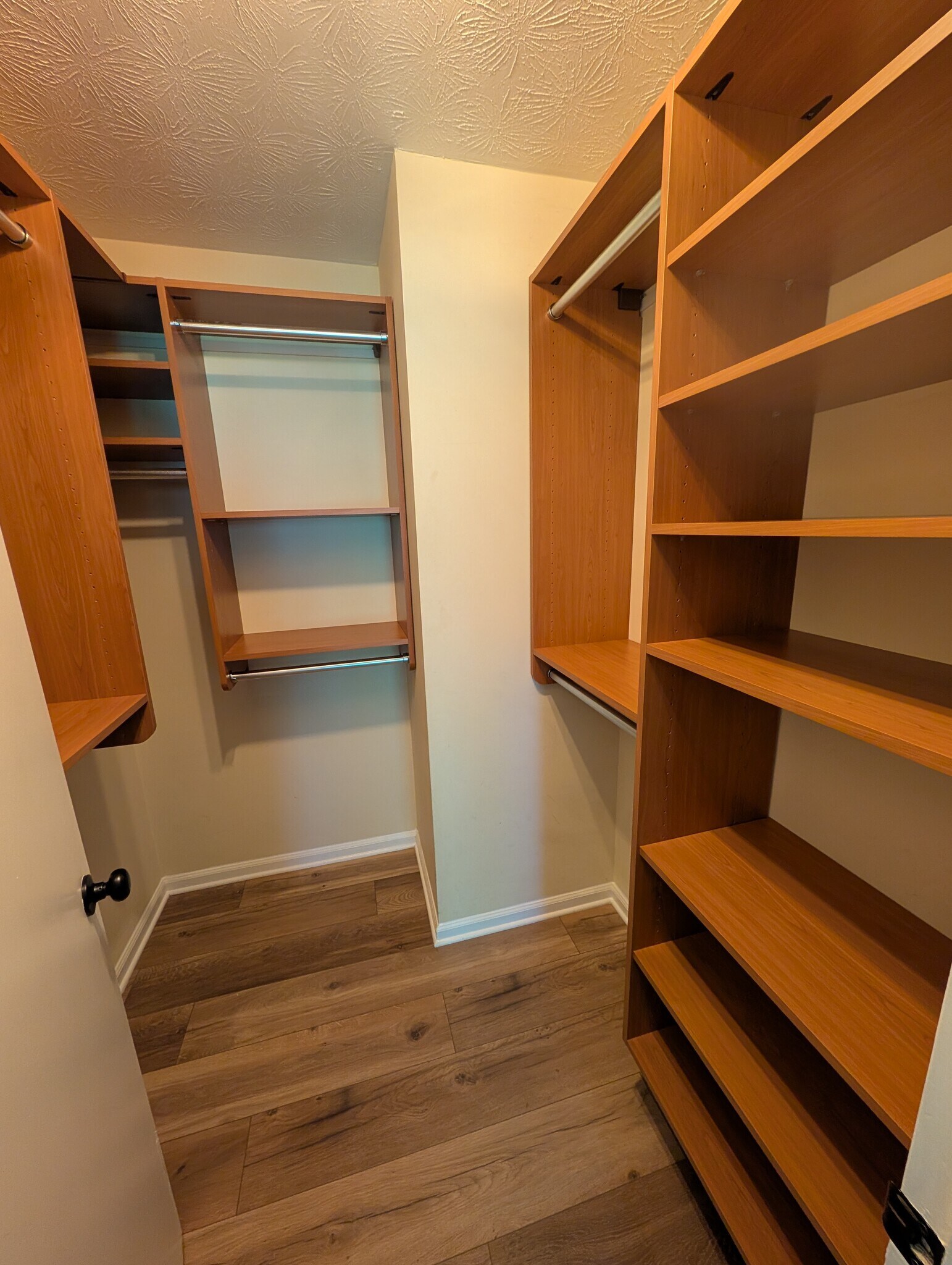 Bedroom - walk in closet - 3140 7 Pines Ct NW