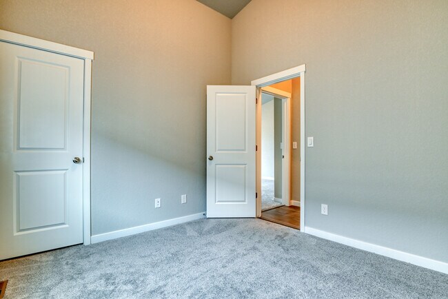 Building Photo - 4011 Ivy Hill Dr