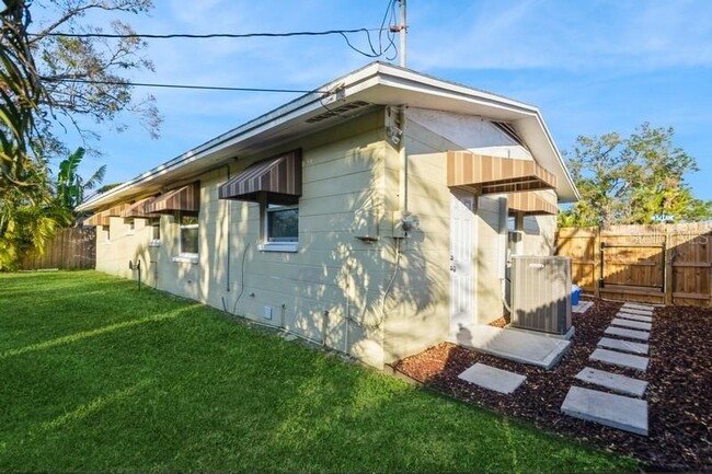 Building Photo - 7000 52nd Ln N