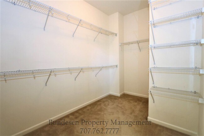 Building Photo - 18 Rowe Ranch Dr