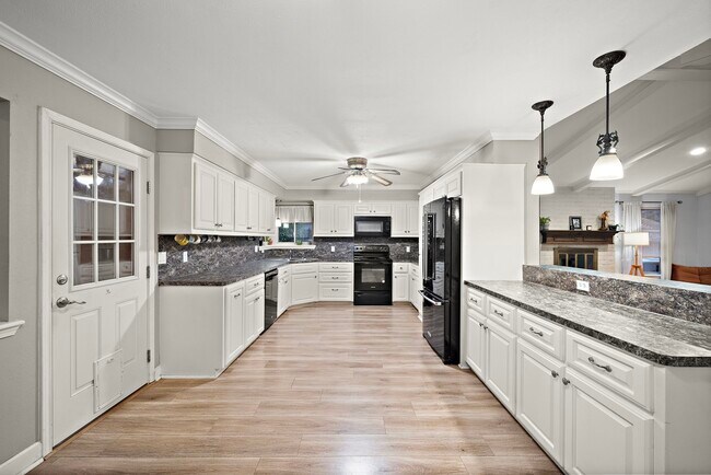 Building Photo - 10211 Cantertrot Dr