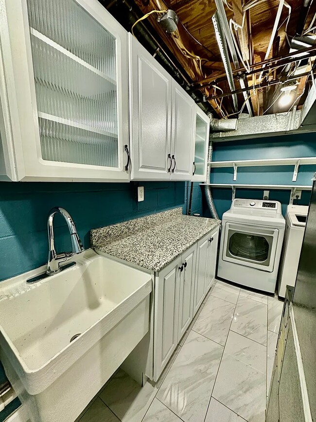 Building Photo - 2453 Alsop Ct