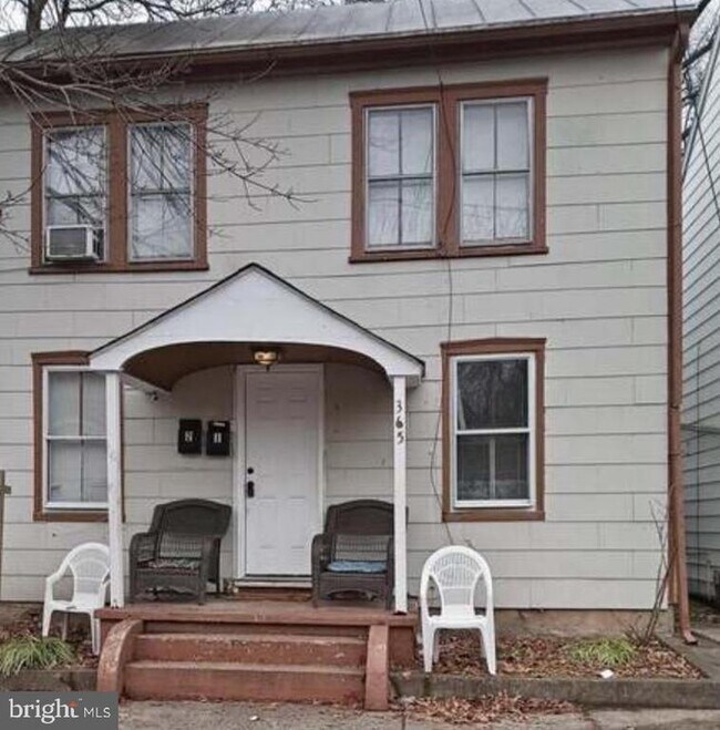 Building Photo - 365 N Evans St