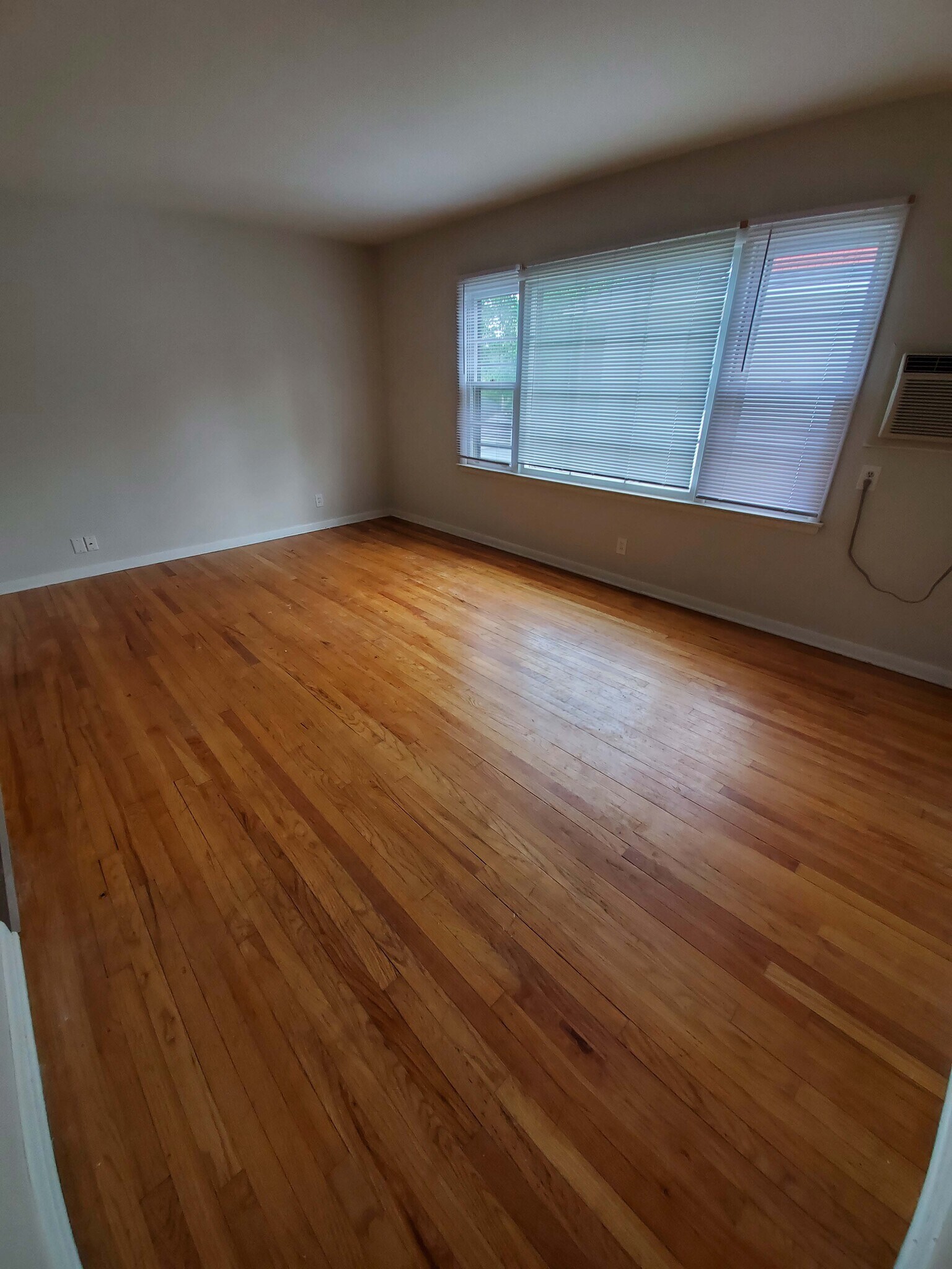 Building Photo - 76 Union Ave SE