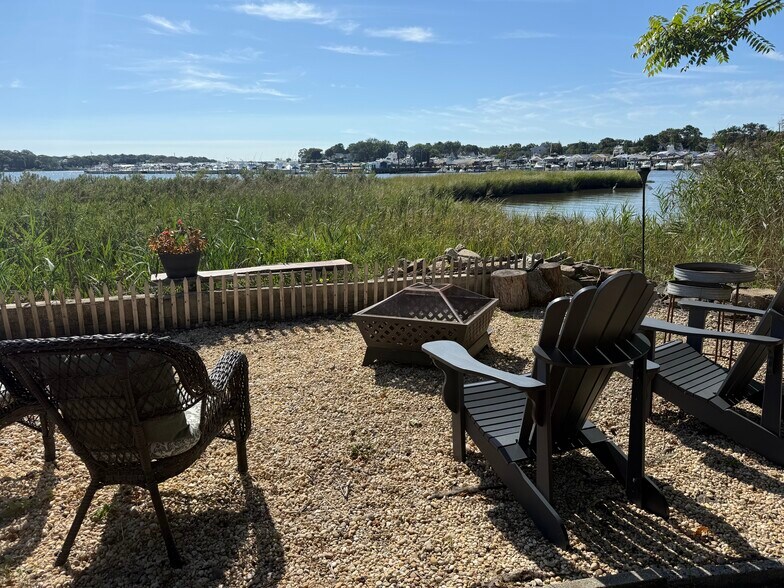 Building Photo - 124 S Beverly Dr