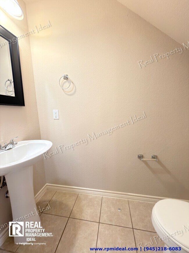 Building Photo - 916 Parkplace Ridge