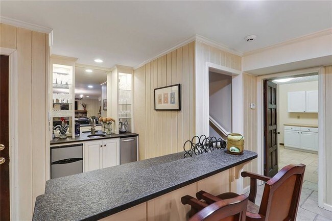 Building Photo - 586 Starlight Dr NE