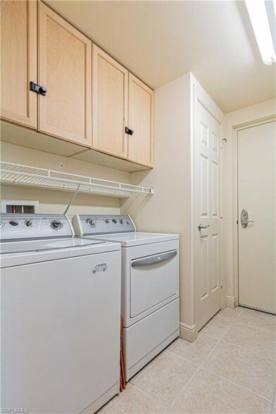 Building Photo - 1065 Borghese Ln
