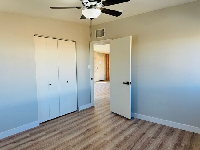 Building Photo - Spacious 3 Bedroom, 2 Bathroom Home with Solar in Bullhead City!