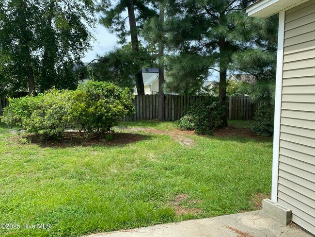 Building Photo - 1004 Foxridge Way