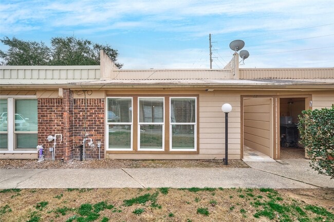 Building Photo - 1014 Graham Dr