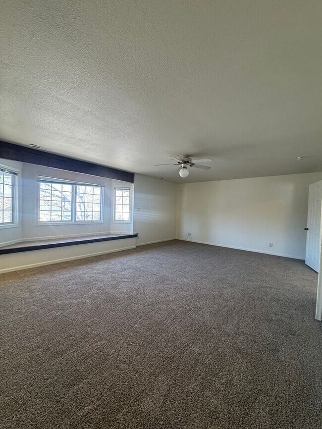 Building Photo - Spacious 5 Bedroom Home in NW Reno with 2 Primary Suites