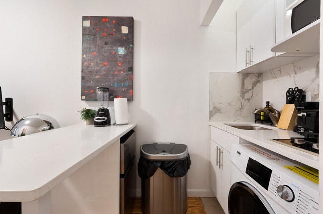 Building Photo - 42 Lexington Ave