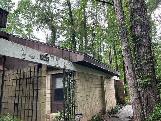 Building Photo - Great Unit In Green Leaf