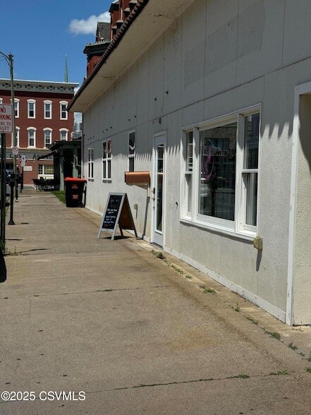 Primary Photo - 17 Bound Ave