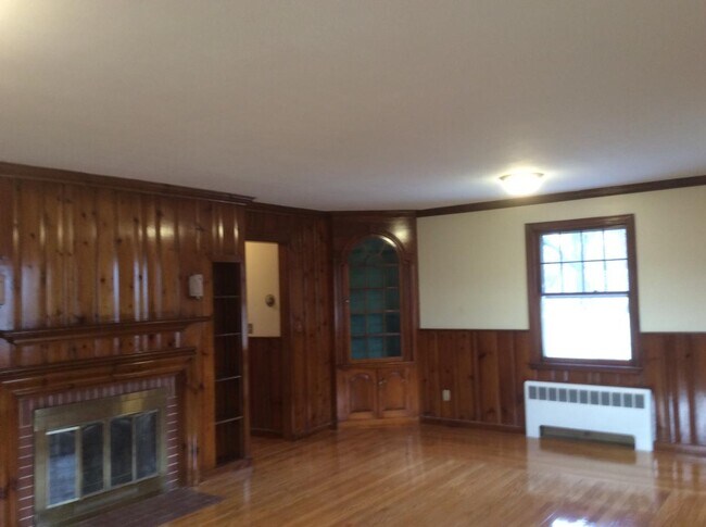 Building Photo - 95 Noble St