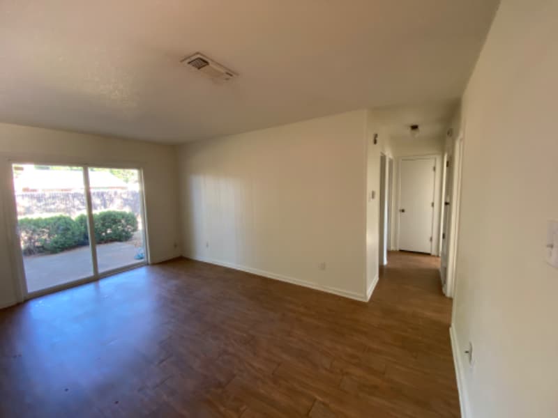 Building Photo - 1110 S Cedar St