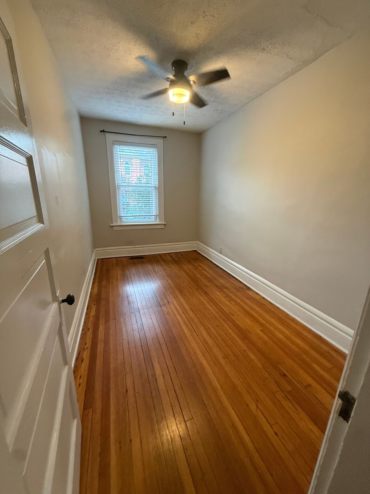 Building Photo - 425 Reinhard Ave