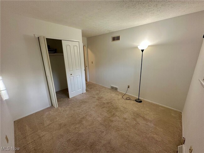 Building Photo - 6192 Jaycox Rd