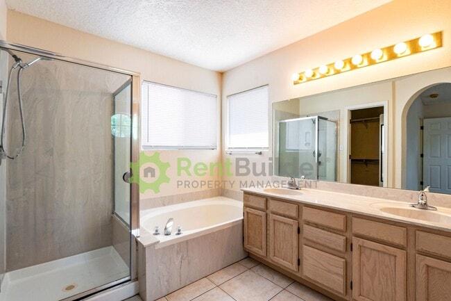 Building Photo - WOW CHECK OUT THIS AWESOME HOME IN RIVERVIEW ESTATES