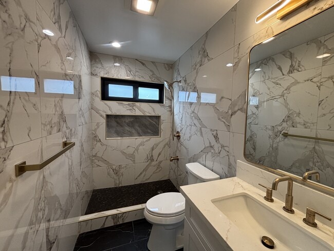 Building Photo - 4032 Hoku Ave