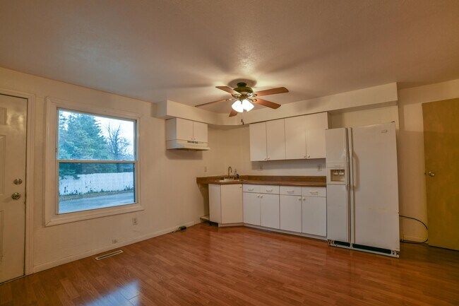 Building Photo - 720 Fairwood Dr