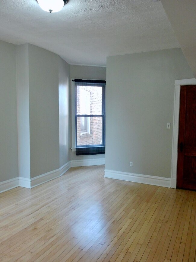 Building Photo - 3918 W Van Buren St