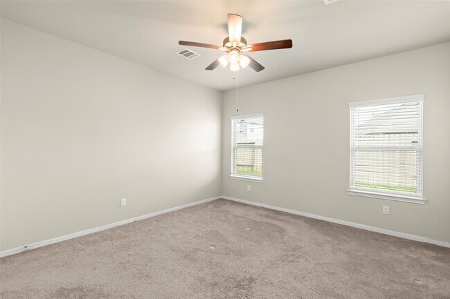 Building Photo - 1333 Red Hills Dr