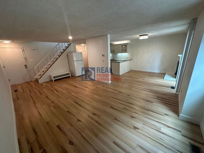 Building Photo - 2840 S Kenton Ct