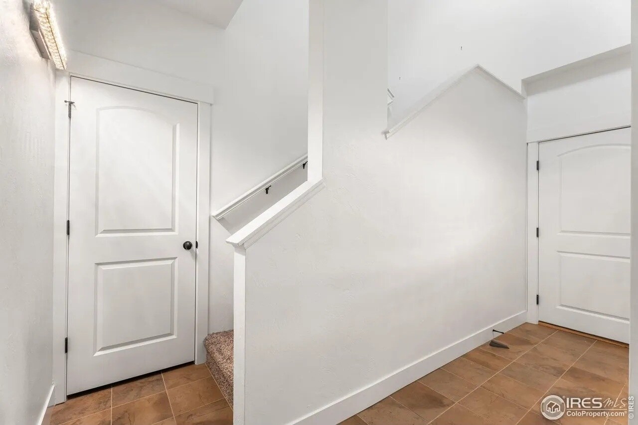 Building Photo - 5020 Cinquefoil Ln