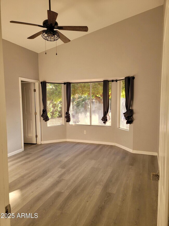 Building Photo - 2634 S Vineyard