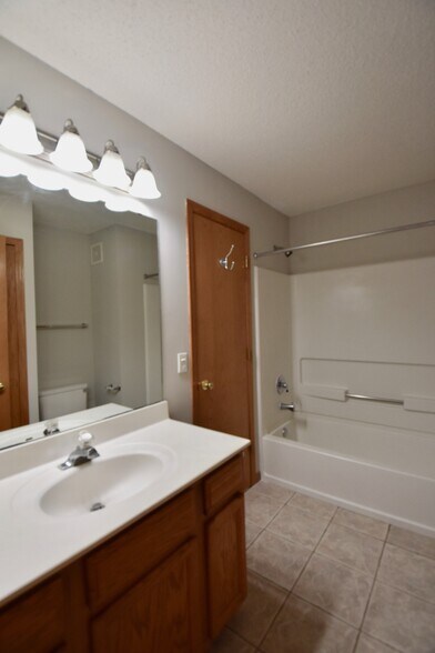 Building Photo - 411 Wilderness Dr