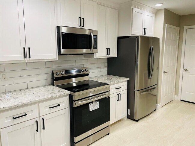 Building Photo - 3307 Golden Trails Dr