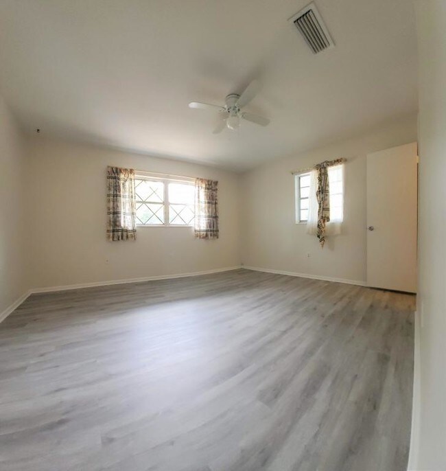Building Photo - 6803 Fern Circle