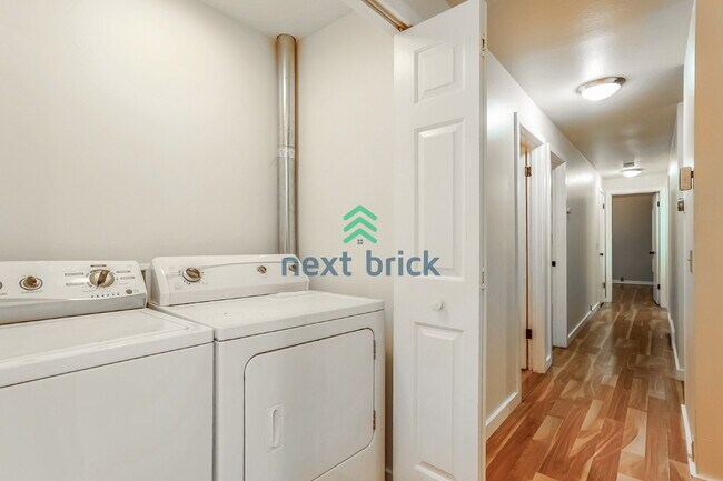 Building Photo - Stunning cul-de-sac residence near Odle Middle School and Bellevue Aquatic Center!