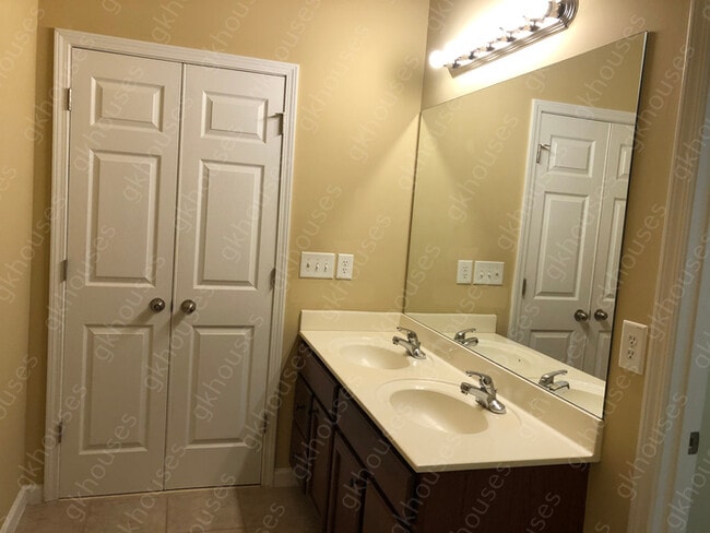 Building Photo - 6002 Cobblestone Creek Trail