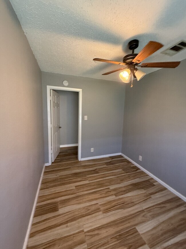 Building Photo - 5115 Balkin St