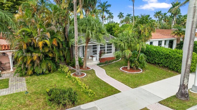 Building Photo - 1443 Hollywood Blvd