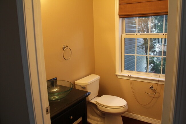 Building Photo - 85 Crenshaw Dr