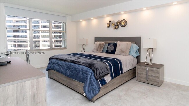 Building Photo - 5161 Collins Ave